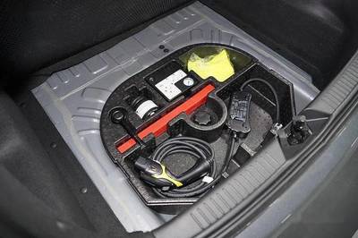 云度π3 E-Shock曜越版震撼上市，補(bǔ)貼后11.98萬(wàn)元，引領(lǐng)小型電動(dòng)SUV新風(fēng)尚