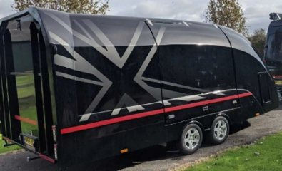 完美搭配 這款露營(yíng)車與配套汽車牽引車的和諧之旅